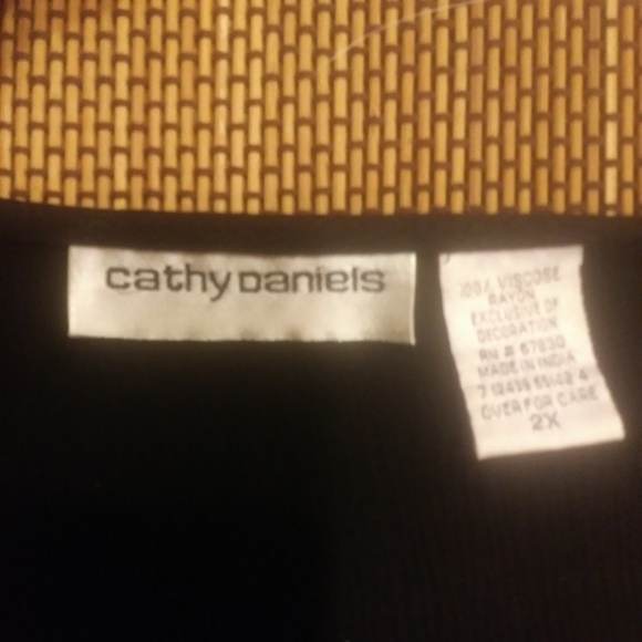 Cathy Daniels 3/4 Sleeve Crinkled Rayon Embroidery Jewel Neck - Picture 3 of 5